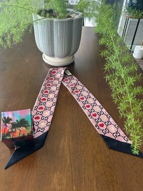 Gucci Silk Twilly / Scarf - GG, Hearts + Stars - in Limited Edition Twilly Box
